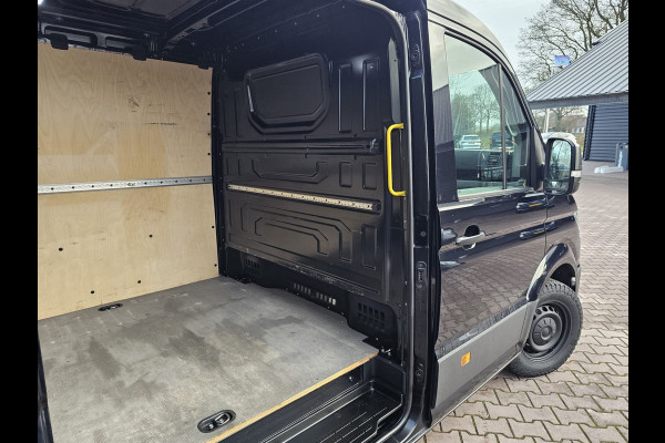 Volkswagen Crafter 35 2.0 TDI L3H2 177PK RWD Highline | 3500KG trekhgewicht | Cruise | App-connect | Navi | Stoelverwarming | Betimmering | Camera |