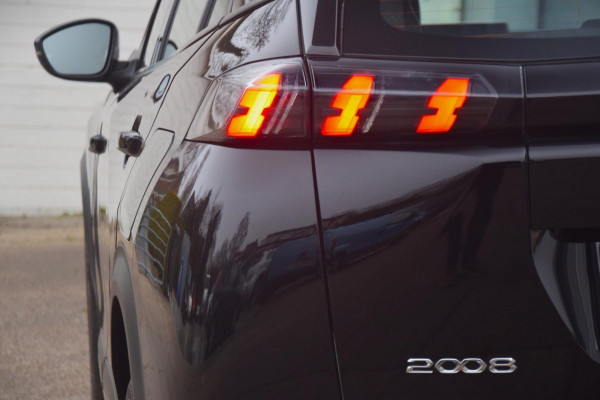 Peugeot 2008 1.2 PureTech Active Pack NAVIGATIE FULL MAP/CRUISE CONTROL/16" ALL SEASON BANDEN