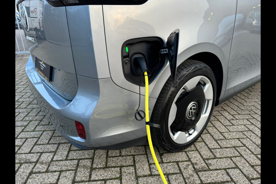 Volkswagen ID. Buzz Pro 86 kWh LWB 6prs. * Camera * El. Schuifdeuren * Stoelverwarming * Adaptieve Cruise Control * SOH 98% *