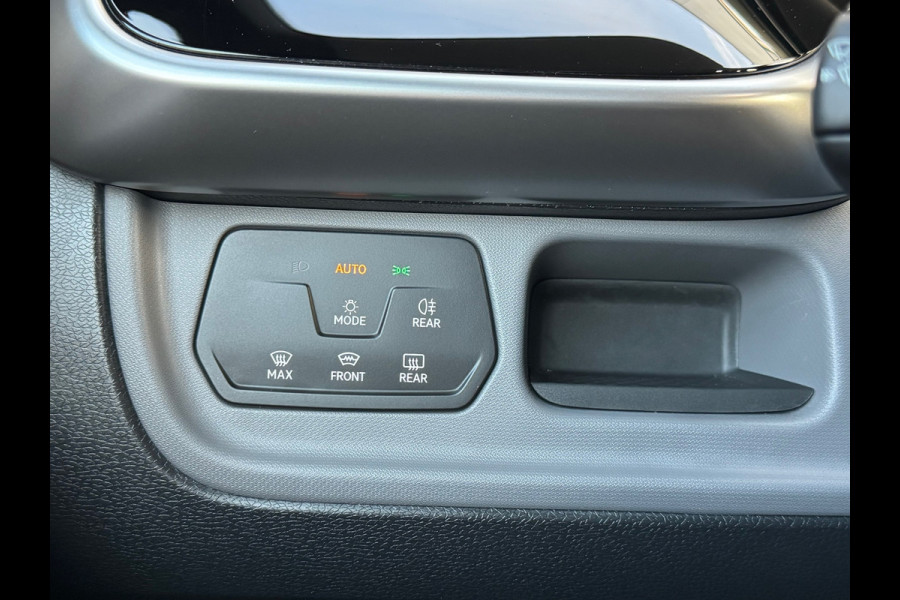 Volkswagen ID. Buzz Pro 86 kWh LWB 6prs. * Camera * El. Schuifdeuren * Stoelverwarming * Adaptieve Cruise Control * SOH 98% *