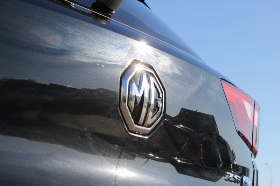 MG Mg Zs EV Luxury 45kWh AllSeason Panodak Leder