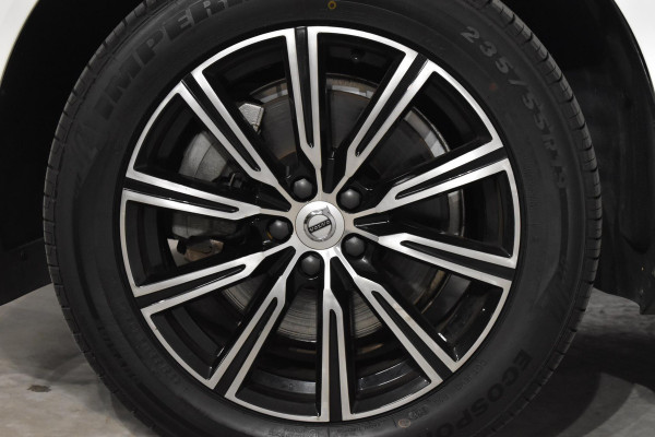 Volvo XC60 T8 390PK Automaat Recharge AWD Inscription / Intellisafe / Panoramadak / head-up display / Camera achter / Donker glas achter