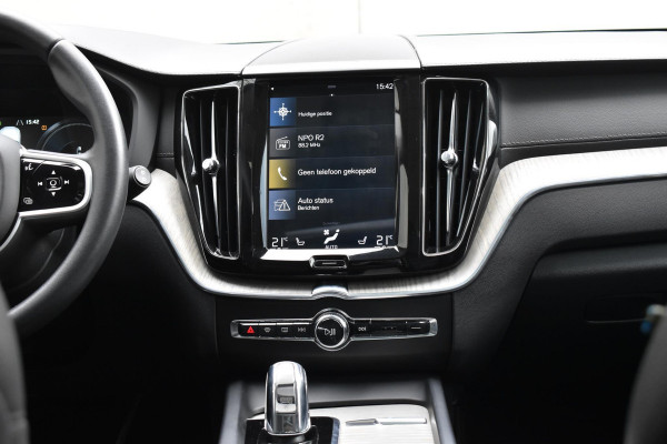 Volvo XC60 T8 390PK Automaat Recharge AWD Inscription / Intellisafe / Panoramadak / head-up display / Camera achter / Donker glas achter