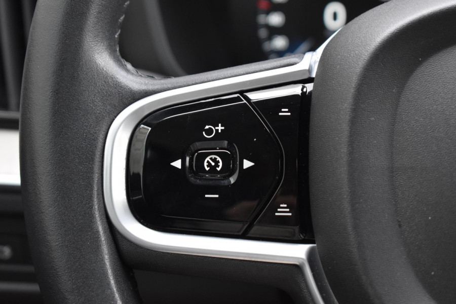 Volvo XC60 T8 390PK Automaat Recharge AWD Inscription / Intellisafe / Panoramadak / head-up display / Camera achter / Donker glas achter