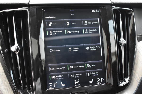 Volvo XC60 T8 390PK Automaat Recharge AWD Inscription / Intellisafe / Panoramadak / head-up display / Camera achter / Donker glas achter