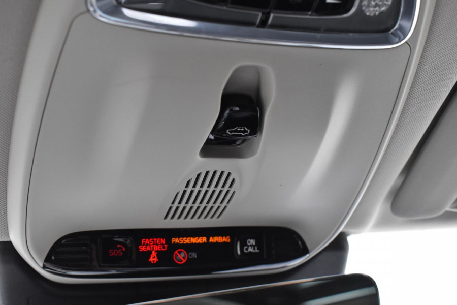 Volvo XC60 T8 390PK Automaat Recharge AWD Inscription / Intellisafe / Panoramadak / head-up display / Camera achter / Donker glas achter