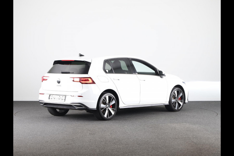 Volkswagen Golf 1.4 eHybrid GTE 245 pk Automaat (DSG) | Navigatie | Parkeersensoren (Park assist) | Achteruitrijcamera | Matrix LED koplampen | Stoelverwarming |