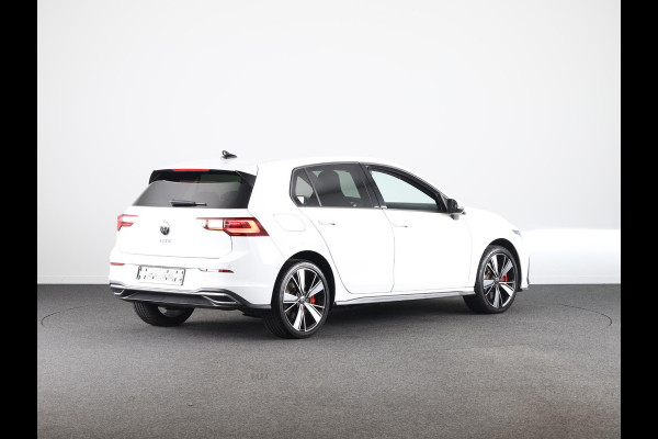 Volkswagen Golf 1.4 eHybrid GTE 245 pk Automaat (DSG) | Navigatie | Parkeersensoren (Park assist) | Achteruitrijcamera | Matrix LED koplampen | Stoelverwarming |