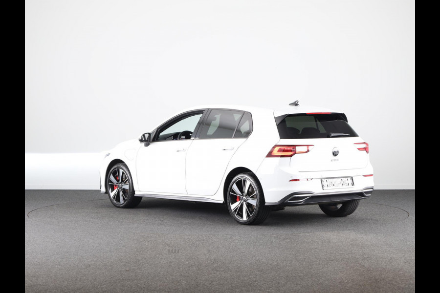 Volkswagen Golf 1.4 eHybrid GTE 245 pk Automaat (DSG) | Navigatie | Parkeersensoren (Park assist) | Achteruitrijcamera | Matrix LED koplampen | Stoelverwarming |