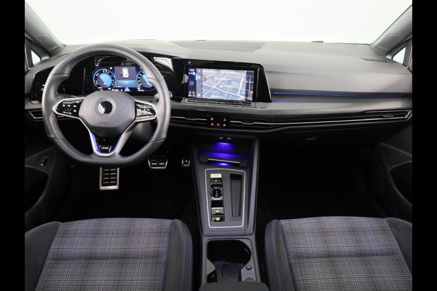 Volkswagen Golf 1.4 eHybrid GTE 245 pk Automaat (DSG) | Navigatie | Parkeersensoren (Park assist) | Achteruitrijcamera | Matrix LED koplampen | Stoelverwarming |