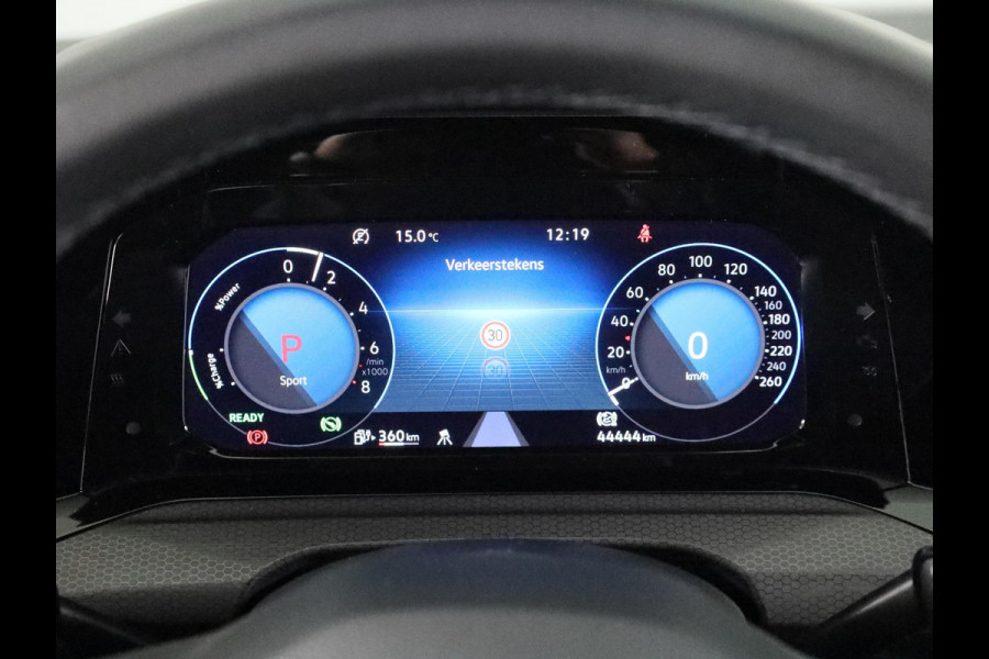 Volkswagen Golf 1.4 eHybrid GTE 245 pk Automaat (DSG) | Navigatie | Parkeersensoren (Park assist) | Achteruitrijcamera | Matrix LED koplampen | Stoelverwarming |