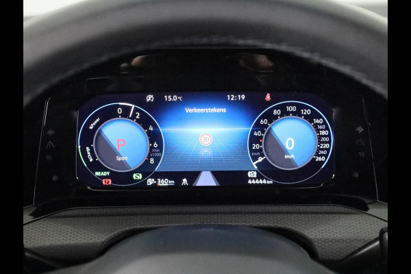 Volkswagen Golf 1.4 eHybrid GTE 245 pk Automaat (DSG) | Navigatie | Parkeersensoren (Park assist) | Achteruitrijcamera | Matrix LED koplampen | Stoelverwarming |