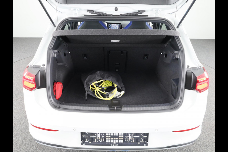 Volkswagen Golf 1.4 eHybrid GTE 245 pk Automaat (DSG) | Navigatie | Parkeersensoren (Park assist) | Achteruitrijcamera | Matrix LED koplampen | Stoelverwarming |