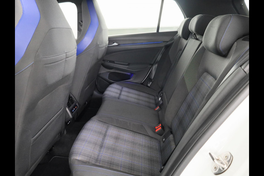 Volkswagen Golf 1.4 eHybrid GTE 245 pk Automaat (DSG) | Navigatie | Parkeersensoren (Park assist) | Achteruitrijcamera | Matrix LED koplampen | Stoelverwarming |