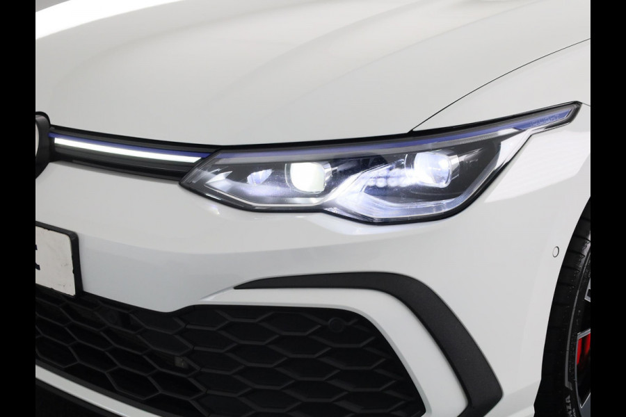 Volkswagen Golf 1.4 eHybrid GTE 245 pk Automaat (DSG) | Navigatie | Parkeersensoren (Park assist) | Achteruitrijcamera | Matrix LED koplampen | Stoelverwarming |