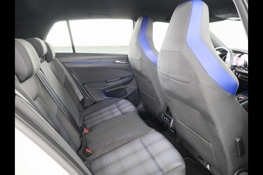 Volkswagen Golf 1.4 eHybrid GTE 245 pk Automaat (DSG) | Navigatie | Parkeersensoren (Park assist) | Achteruitrijcamera | Matrix LED koplampen | Stoelverwarming |