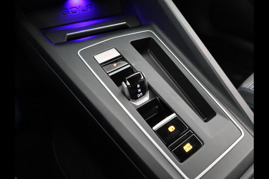 Volkswagen Golf 1.4 eHybrid GTE 245 pk Automaat (DSG) | Navigatie | Parkeersensoren (Park assist) | Achteruitrijcamera | Matrix LED koplampen | Stoelverwarming |