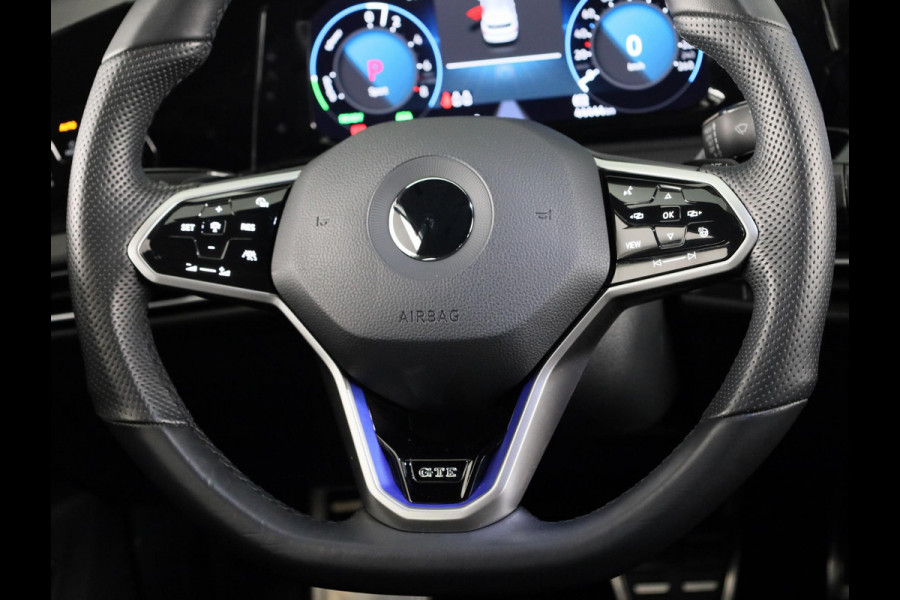 Volkswagen Golf 1.4 eHybrid GTE 245 pk Automaat (DSG) | Navigatie | Parkeersensoren (Park assist) | Achteruitrijcamera | Matrix LED koplampen | Stoelverwarming |