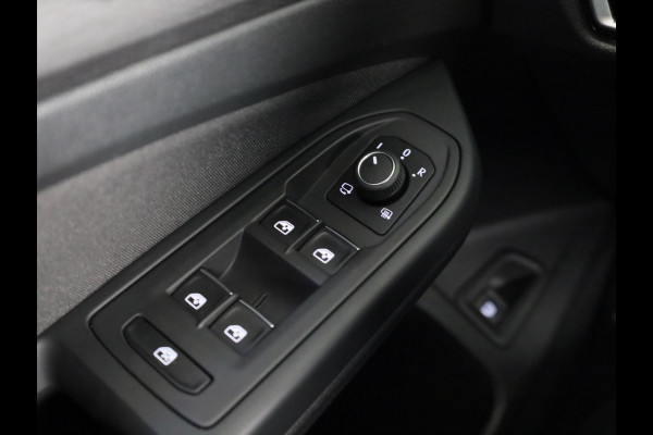 Volkswagen Golf 1.4 eHybrid GTE 245 pk Automaat (DSG) | Navigatie | Parkeersensoren (Park assist) | Achteruitrijcamera | Matrix LED koplampen | Stoelverwarming |