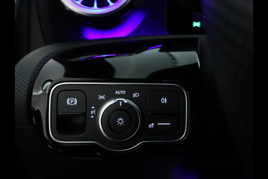 Mercedes-Benz A-Klasse 250 e Star Edition AMG Line | AMG Line | Sfeerverlichting | Achteruitrijcamera | Apple CarPlay | Inclusief 24 maanden MB Certified garantie voor Europa.