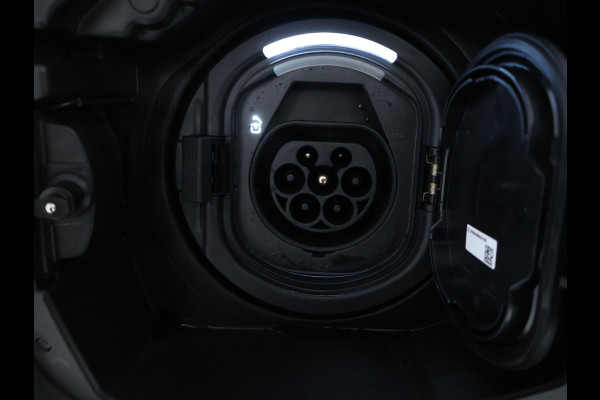 Mercedes-Benz A-Klasse 250 e Star Edition AMG Line | AMG Line | Sfeerverlichting | Achteruitrijcamera | Apple CarPlay | Inclusief 24 maanden MB Certified garantie voor Europa.