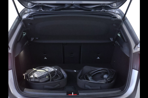 Mercedes-Benz A-Klasse 250 e Star Edition AMG Line | AMG Line | Sfeerverlichting | Achteruitrijcamera | Apple CarPlay | Inclusief 24 maanden MB Certified garantie voor Europa.