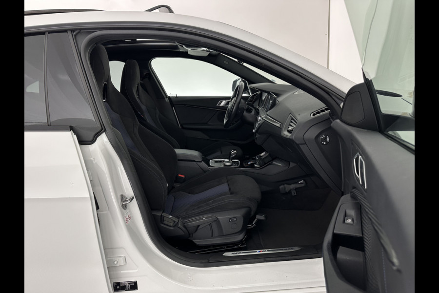 BMW 2 Serie Gran Coupé 220i M-Sportpack Business Edition (INCL-BTW) Aut. *PANO | MICROFIBRE-SPORTSEATS | FULL-LED | DIGI-COCKPIT | CAMERA | NAVI-FULLMAP | HIFI-SOUND | DAB+ | ECC | PDC | CRUISE | CARPLAY | KEYLESS | PRIVACYGLASS | 18"ALU*