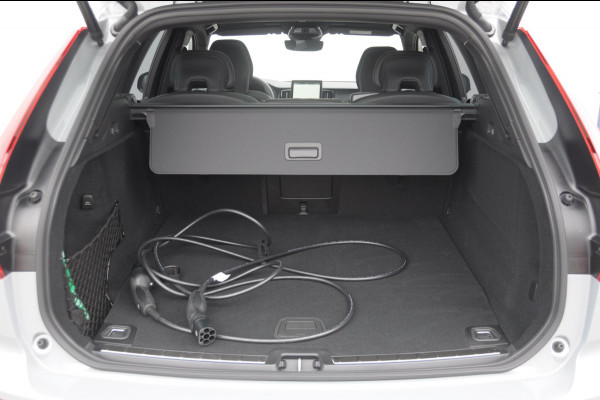 Volvo XC60 T8 455PK Facelift AWD Plus Black Edition Head up display / Luchtvering / Trekhaak / Apple Carplay / Adaptive cruise control / Panorama dak / Sportstoelen / Elektrisch bedienbare bestuurderstoel met geheugen / Keyless Entry / Elektrische achterklep