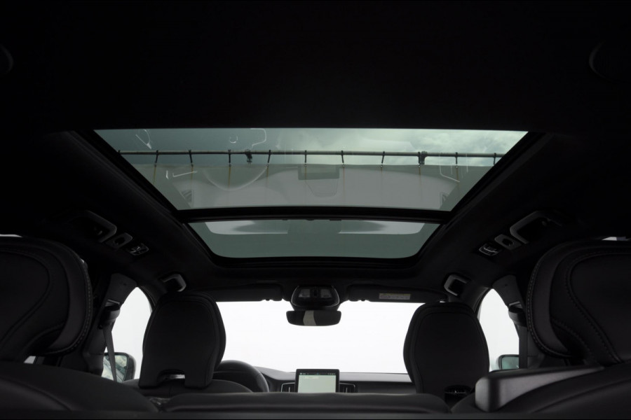 Volvo XC60 T8 455PK Facelift AWD Plus Black Edition Head up display / Luchtvering / Trekhaak / Apple Carplay / Adaptive cruise control / Panorama dak / Sportstoelen / Elektrisch bedienbare bestuurderstoel met geheugen / Keyless Entry / Elektrische achterklep