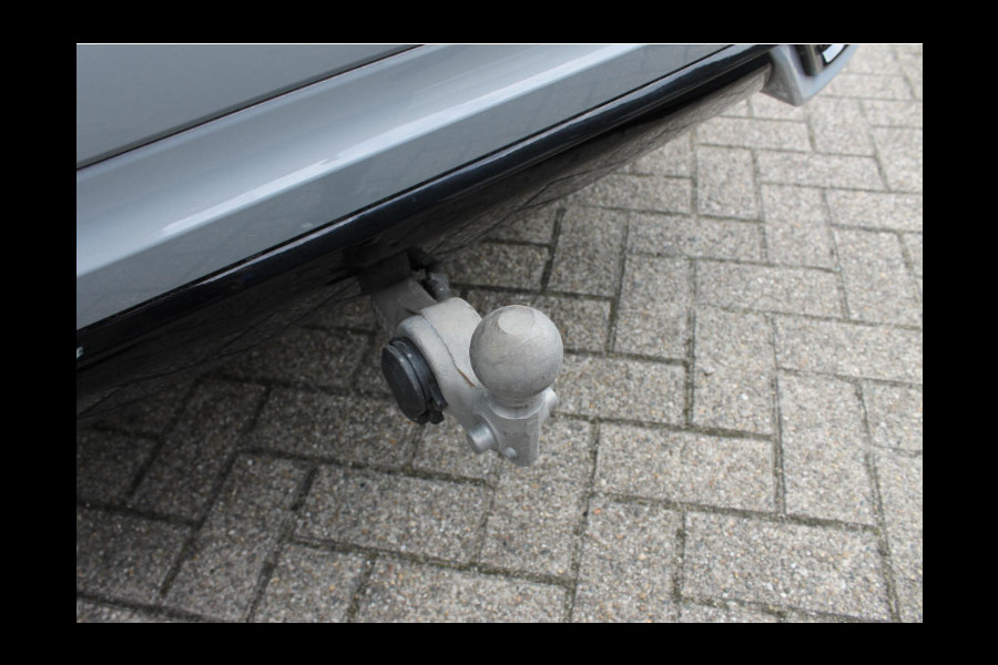 Volvo XC60 T8 455PK Facelift AWD Plus Black Edition Head up display / Luchtvering / Trekhaak / Apple Carplay / Adaptive cruise control / Panorama dak / Sportstoelen / Elektrisch bedienbare bestuurderstoel met geheugen / Keyless Entry / Elektrische achterklep