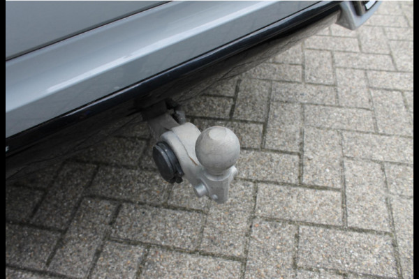 Volvo XC60 T8 455PK Facelift AWD Plus Black Edition Head up display / Luchtvering / Trekhaak / Apple Carplay / Adaptive cruise control / Panorama dak / Sportstoelen / Elektrisch bedienbare bestuurderstoel met geheugen / Keyless Entry / Elektrische achterklep