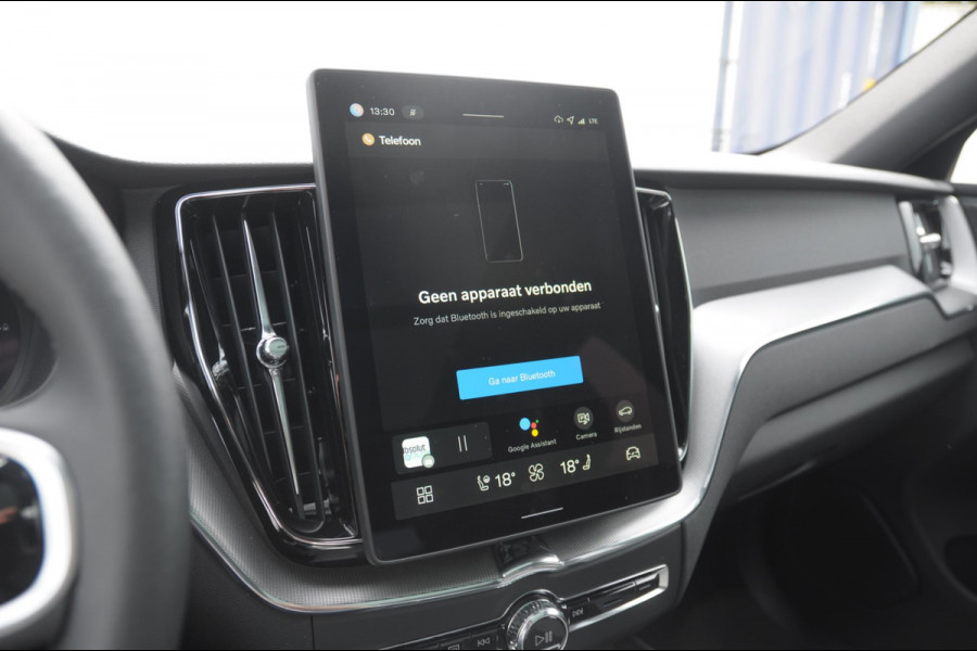 Volvo XC60 T8 455PK Facelift AWD Plus Black Edition Head up display / Luchtvering / Trekhaak / Apple Carplay / Adaptive cruise control / Panorama dak / Sportstoelen / Elektrisch bedienbare bestuurderstoel met geheugen / Keyless Entry / Elektrische achterklep