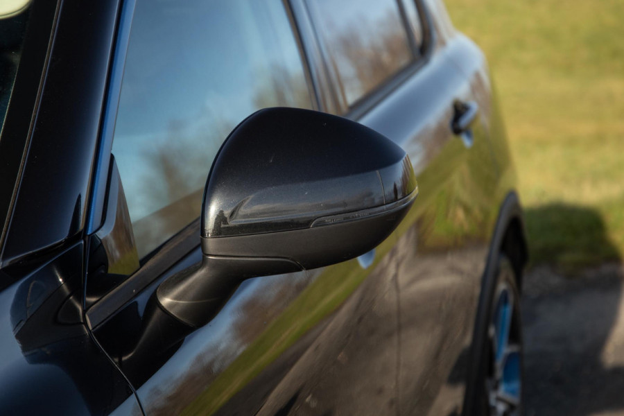 Lynk & Co 01 1.5 192kW PHEV PANORAMA DAK / 20'' / STOEVERWARMING / CARPLAY