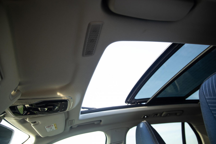 Lynk & Co 01 1.5 192kW PHEV PANORAMA DAK / 20'' / STOEVERWARMING / CARPLAY