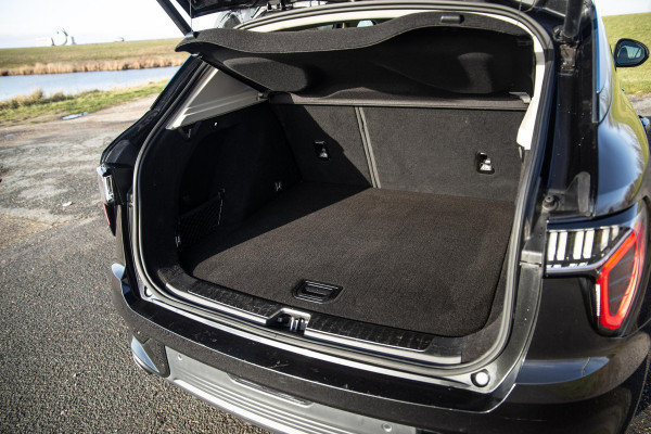 Lynk & Co 01 1.5 192kW PHEV PANORAMA DAK / 20'' / STOEVERWARMING / CARPLAY