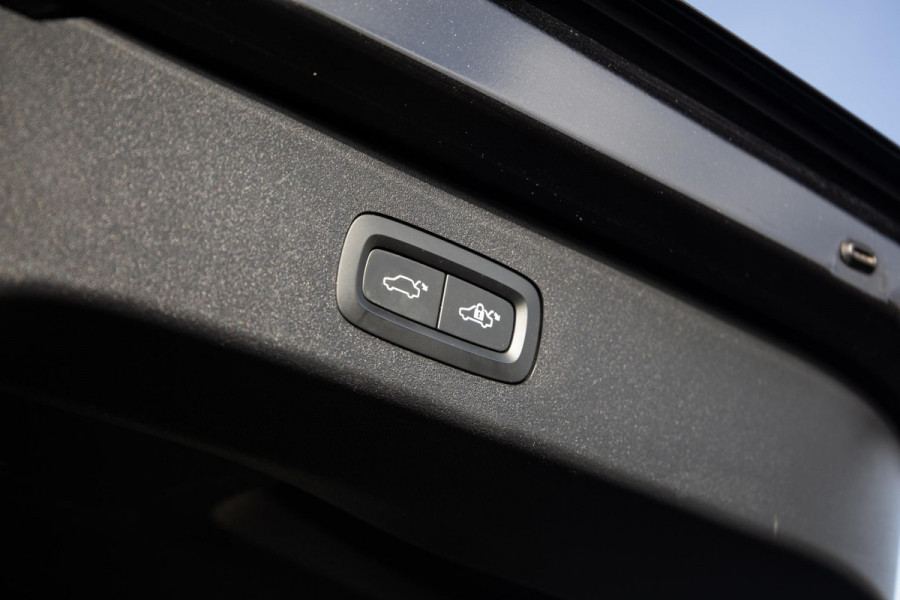 Lynk & Co 01 1.5 192kW PHEV PANORAMA DAK / 20'' / STOEVERWARMING / CARPLAY