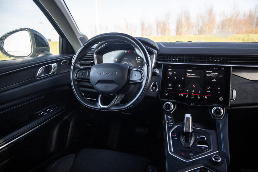 Lynk & Co 01 1.5 192kW PHEV PANORAMA DAK / 20'' / STOEVERWARMING / CARPLAY