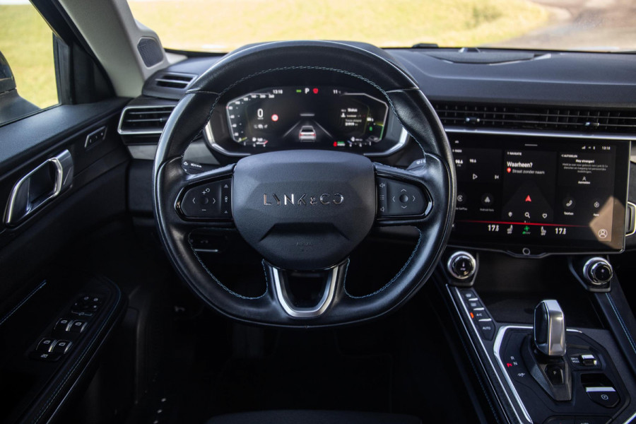 Lynk & Co 01 1.5 192kW PHEV PANORAMA DAK / 20'' / STOEVERWARMING / CARPLAY