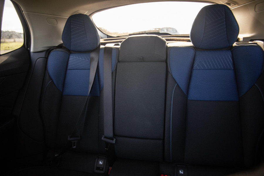 Lynk & Co 01 1.5 192kW PHEV PANORAMA DAK / 20'' / STOEVERWARMING / CARPLAY