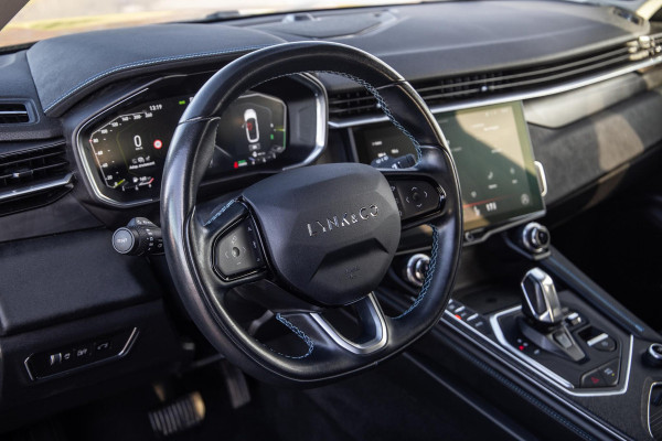 Lynk & Co 01 1.5 192kW PHEV PANORAMA DAK / 20'' / STOEVERWARMING / CARPLAY