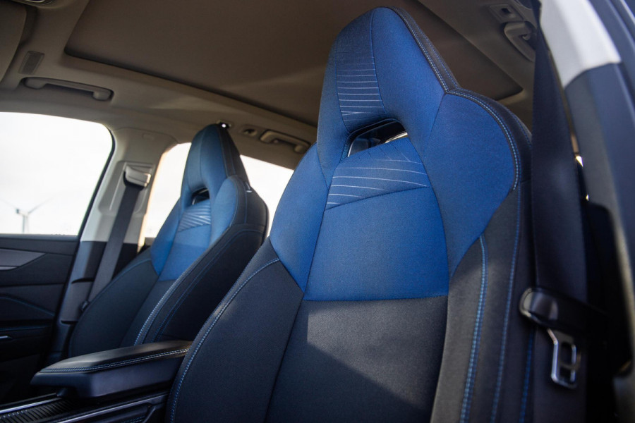 Lynk & Co 01 1.5 192kW PHEV PANORAMA DAK / 20'' / STOEVERWARMING / CARPLAY