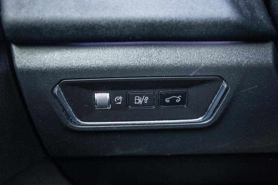 Lynk & Co 01 1.5 192kW PHEV PANORAMA DAK / 20'' / STOEVERWARMING / CARPLAY