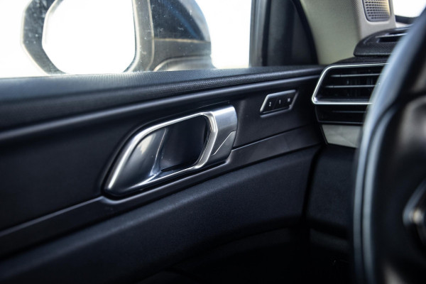 Lynk & Co 01 1.5 192kW PHEV PANORAMA DAK / 20'' / STOEVERWARMING / CARPLAY