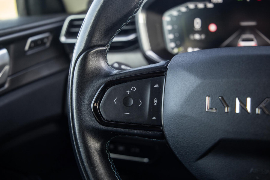 Lynk & Co 01 1.5 192kW PHEV PANORAMA DAK / 20'' / STOEVERWARMING / CARPLAY