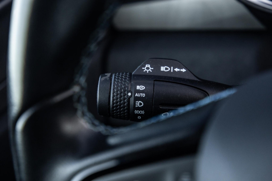 Lynk & Co 01 1.5 192kW PHEV PANORAMA DAK / 20'' / STOEVERWARMING / CARPLAY