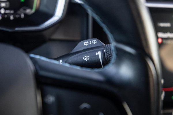 Lynk & Co 01 1.5 192kW PHEV PANORAMA DAK / 20'' / STOEVERWARMING / CARPLAY