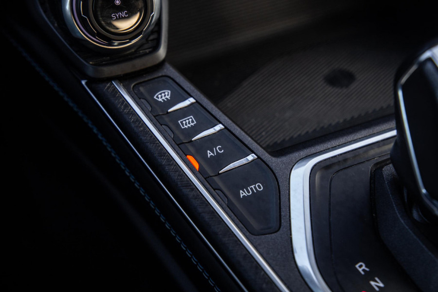 Lynk & Co 01 1.5 192kW PHEV PANORAMA DAK / 20'' / STOEVERWARMING / CARPLAY