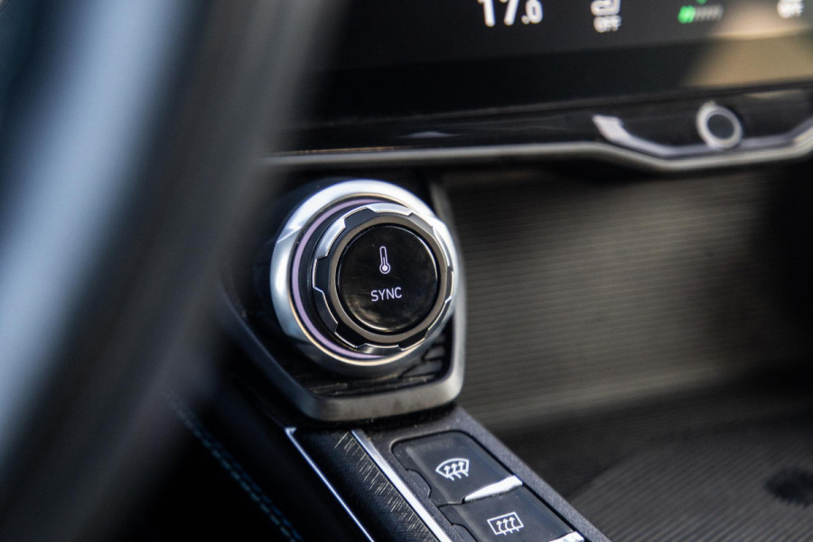 Lynk & Co 01 1.5 192kW PHEV PANORAMA DAK / 20'' / STOEVERWARMING / CARPLAY