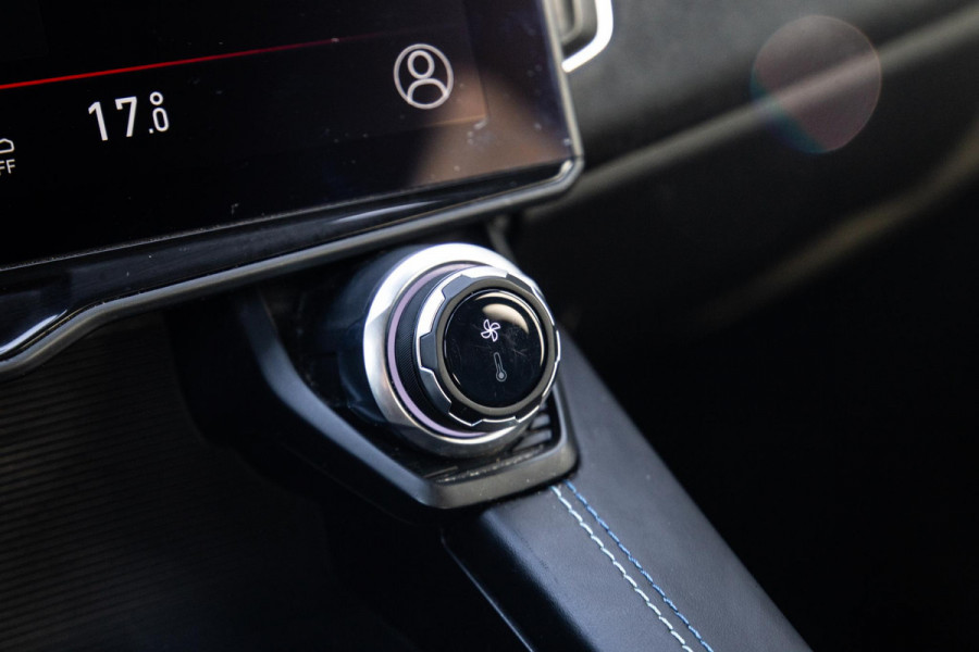 Lynk & Co 01 1.5 192kW PHEV PANORAMA DAK / 20'' / STOEVERWARMING / CARPLAY