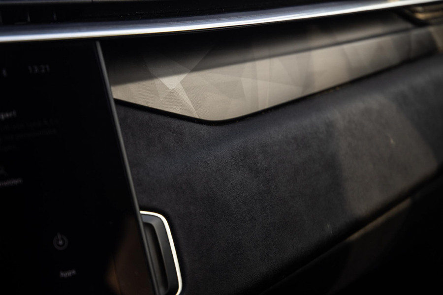 Lynk & Co 01 1.5 192kW PHEV PANORAMA DAK / 20'' / STOEVERWARMING / CARPLAY